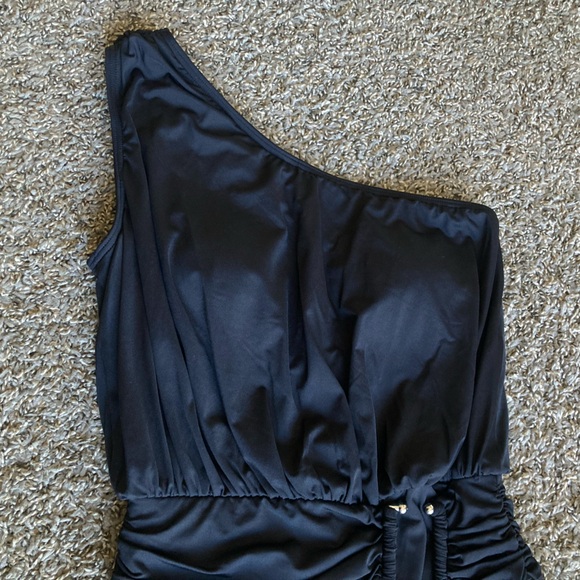 Michael Kors One-Shoulder Black Ruched Swimsuit Size 6 - Picture 5 of 14